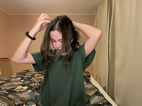 Snapshot of lalallalalaa- chatting on 03-07-25, 10:13 lalallalalaa- online show from 03-07-25, 10:13