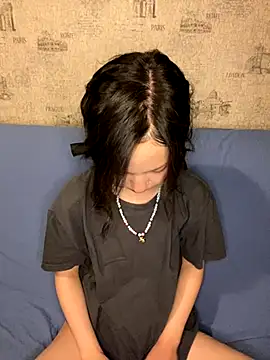 Snapshot of lalallalalaa- chatting on 11-05-25, 03:23 lalallalalaa- online show from 11-05-25, 03:23