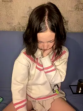 Snapshot of lalallalalaa- chatting on 11-18-25, 01:04 lalallalalaa- online show from 11-18-25, 01:04