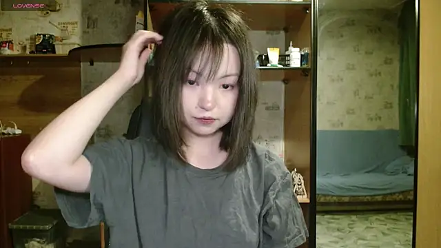 Snapshot of lalallalalaa- chatting on 12-04-25, 02:15 lalallalalaa- online show from 12-04-25, 02:15