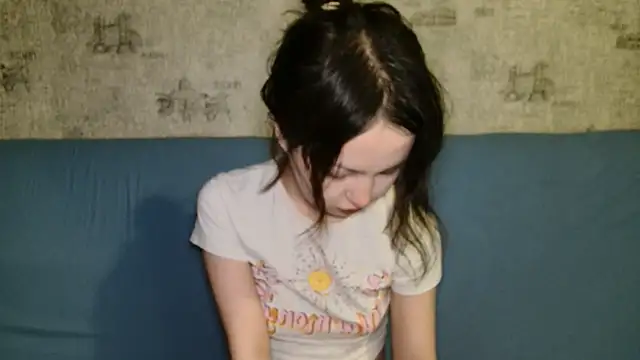 Snapshot of lalallalalaa- chatting on 12-19-25, 04:25 lalallalalaa- online show from 12-19-25, 04:25