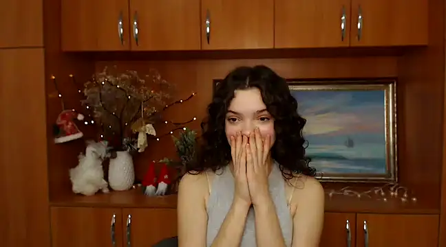 Snapshot of _SusieSu_ chatting on 12-21-24, 10:28  SusieSu  online show from 12-21-24, 10:28