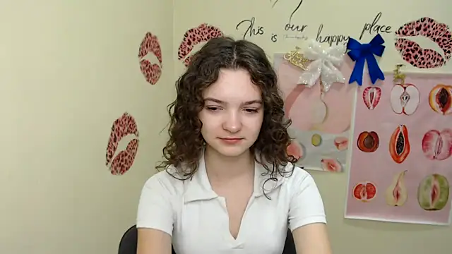 Snapshot of _SusieSu_ chatting on 12-23-24, 07:06  SusieSu  online show from 12-23-24, 07:06