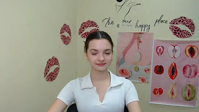 Snapshot of _SusieSu_ chatting on 01-07-25, 07:31  SusieSu  online show from 01-07-25, 07:31