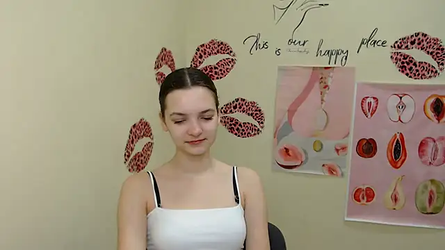 Snapshot of _SusieSu_ chatting on 01-11-25, 07:06  SusieSu  online show from 01-11-25, 07:06