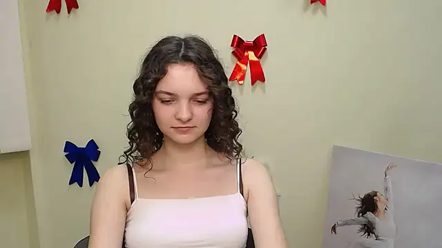 Snapshot of _SusieSu_ chatting on 02-02-25, 03:17  SusieSu  online show from 02-02-25, 03:17