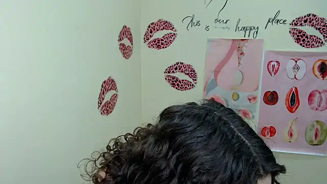 Snapshot of _SusieSu_ chatting on 02-07-25, 07:29  SusieSu  online show from 02-07-25, 07:29