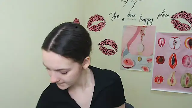 Snapshot of _SusieSu_ chatting on 02-13-25, 07:35  SusieSu  online show from 02-13-25, 07:35