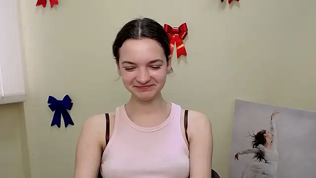 Snapshot of _SusieSu_ chatting on 02-14-25, 10:28  SusieSu  online show from 02-14-25, 10:28