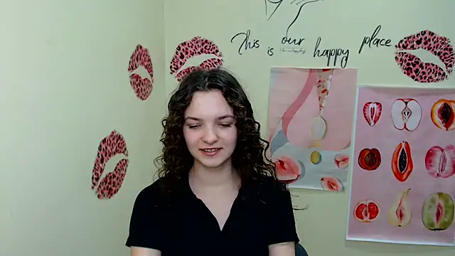 Snapshot of _SusieSu_ chatting on 03-19-25, 04:34  SusieSu  online show from 03-19-25, 04:34