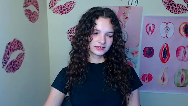 Snapshot of _SusieSu_ chatting on 09-23-25, 06:27  SusieSu  online show from 09-23-25, 06:27