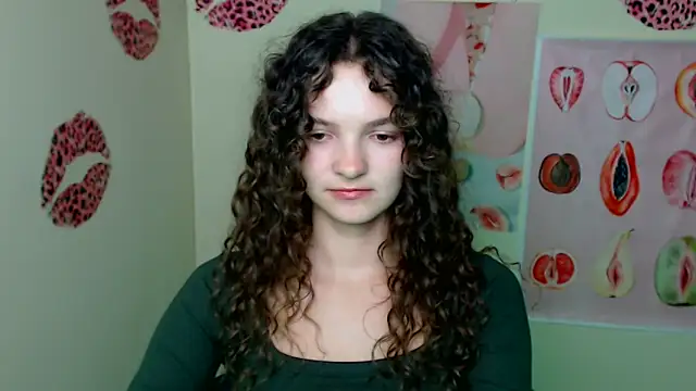 Snapshot of _SusieSu_ chatting on 10-06-25, 06:49  SusieSu  online show from 10-06-25, 06:49