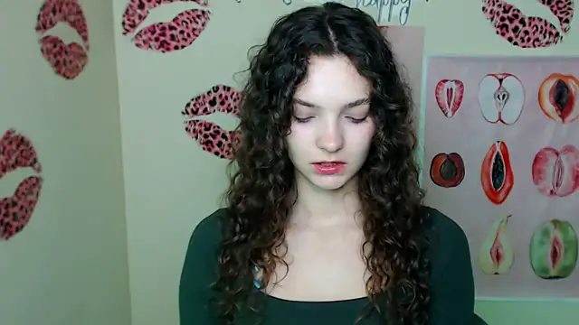 Snapshot of _SusieSu_ chatting on 10-30-25, 07:32 SusieSu online show from 10-30-25, 07:32