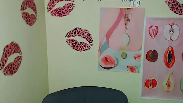 Snapshot of _SusieSu_ chatting on 11-18-25, 07:13 SusieSu online show from 11-18-25, 07:13