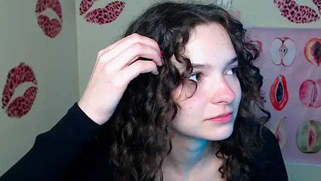 Snapshot of _SusieSu_ chatting on 12-14-25, 06:52 SusieSu online show from 12-14-25, 06:52