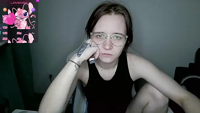 Snapshot of crashtest_13 chatting on 10-15-25, 04:51 crashtest 13 online show from 10-15-25, 04:51