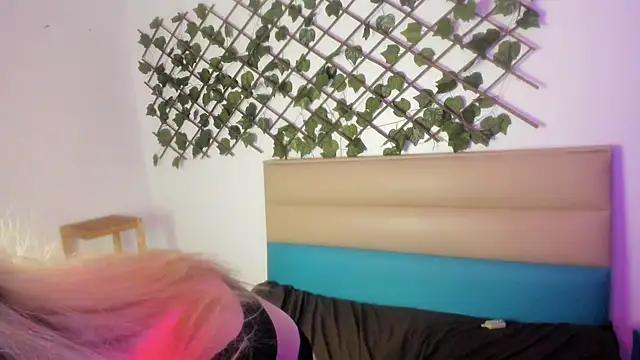 Snapshot of Cloe_five chatting on 12-23-24, 03:44 Cloe five online show from 12-23-24, 03:44