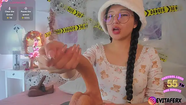 Eva depp online show from 10-28-25, 05:37