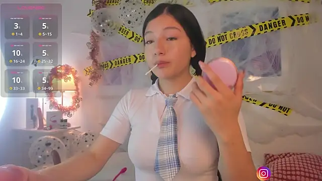 Eva depp online show from 10-31-25, 03:57