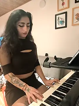 Lila Desiree online show from 11-17-25, 11:21