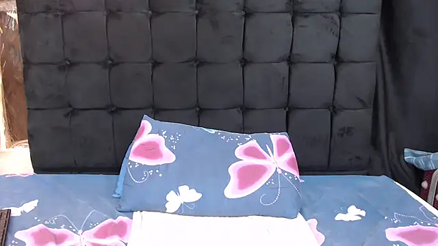 Snapshot of Sexybubbles14xxx chatting on 03-07-25, 07:30 Sexybubbles14xxx online show from 03-07-25, 07:30