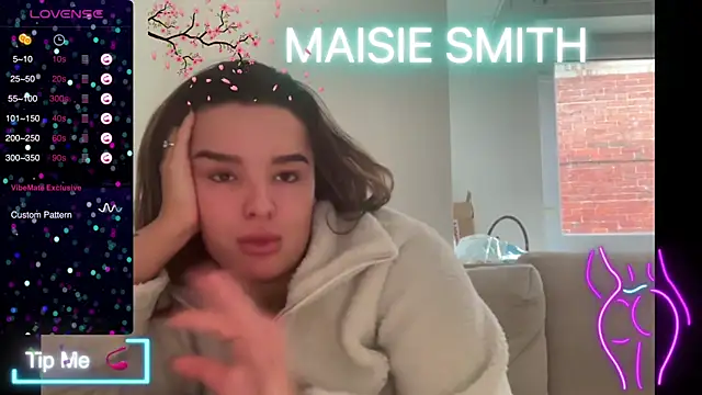 Snapshot of maisiesmithx chatting on 12-23-24, 02:39 maisiesmithx online show from 12-23-24, 02:39
