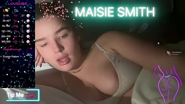Snapshot of maisiesmithx chatting on 12-30-24, 12:32 maisiesmithx online show from 12-30-24, 12:32