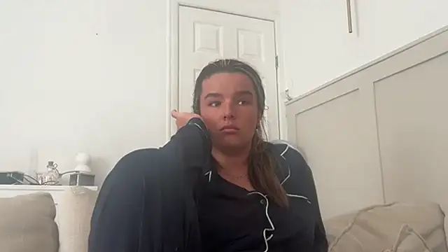 Snapshot of maisiesmithx chatting on 09-29-25, 11:37 maisiesmithx online show from 09-29-25, 11:37
