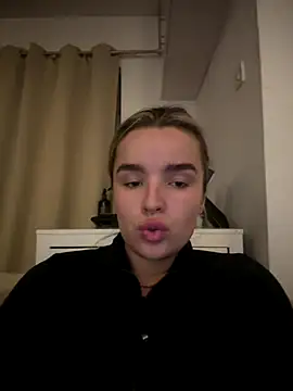 Snapshot of maisiesmithx chatting on 10-26-25, 10:25 maisiesmithx online show from 10-26-25, 10:25