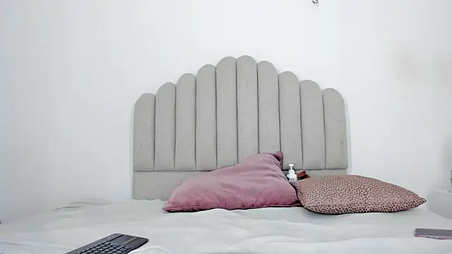 Nikki Angel  online show from 02-05-25, 07:31