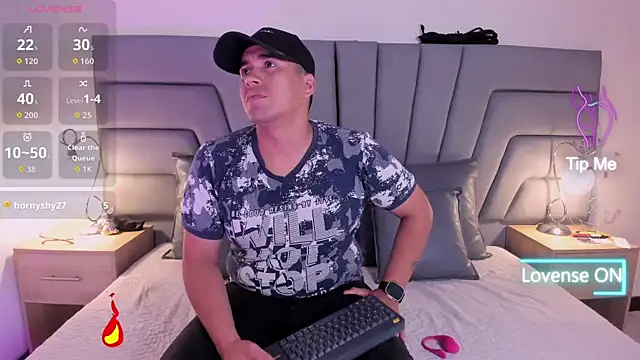 Snapshot of Vale_n_Matt chatting on 11-09-25, 03:49 Vale n Matt online show from 11-09-25, 03:49