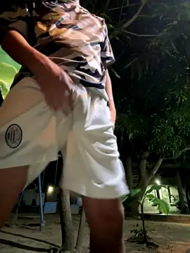 Snapshot of Erick-90 chatting on 11-08-25, 04:45 Erick-90 online show from 11-08-25, 04:45