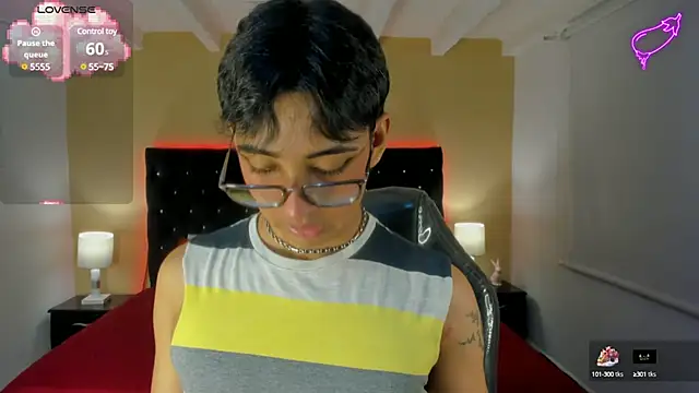 Snapshot of Dark_hairy_ chatting on 03-19-25, 03:20 Dark hairy online show from 03-19-25, 03:20