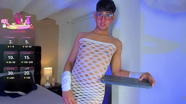 Snapshot of Dark_hairy_ chatting on 09-26-25, 04:38 Dark hairy online show from 09-26-25, 04:38