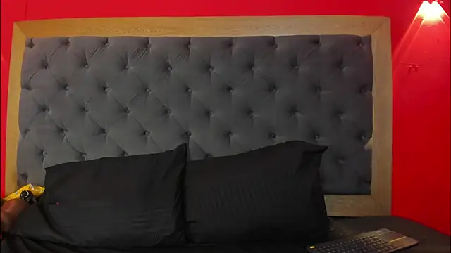 YayaHilton online show from 10-05-25, 05:17