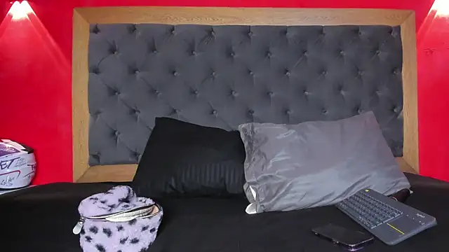 YayaHilton online show from 04-09-26, 05:29