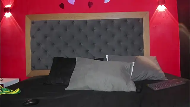 YayaHilton online show from 04-16-26, 04:57