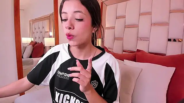 Snapshot of coraltaylor chatting on 12-28-24, 03:48 coraltaylor online show from 12-28-24, 03:48