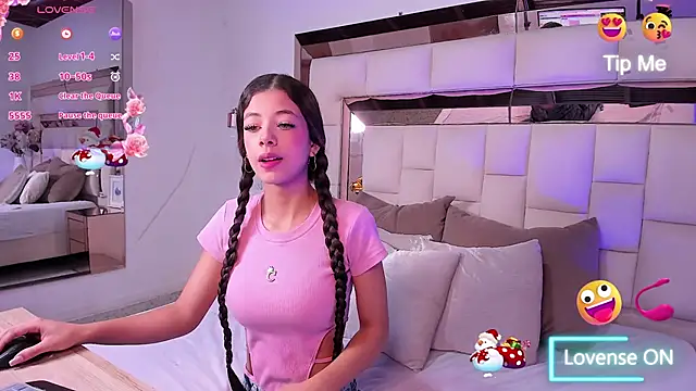 Snapshot of coraltaylor chatting on 12-30-24, 01:25 coraltaylor online show from 12-30-24, 01:25