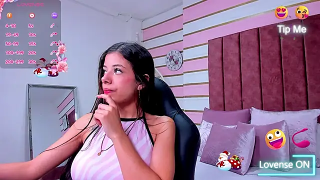 Snapshot of coraltaylor chatting on 01-13-25, 11:06 coraltaylor online show from 01-13-25, 11:06