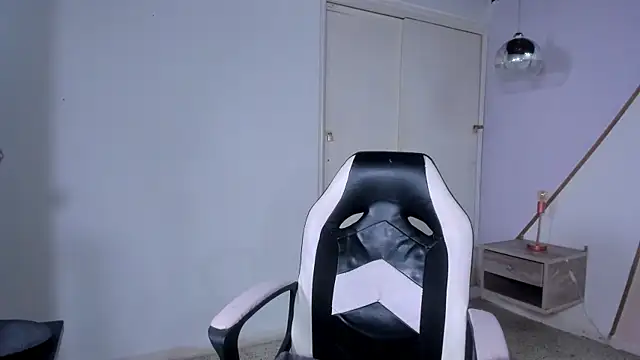 Snapshot of coraltaylor chatting on 03-16-25, 12:45 coraltaylor online show from 03-16-25, 12:45