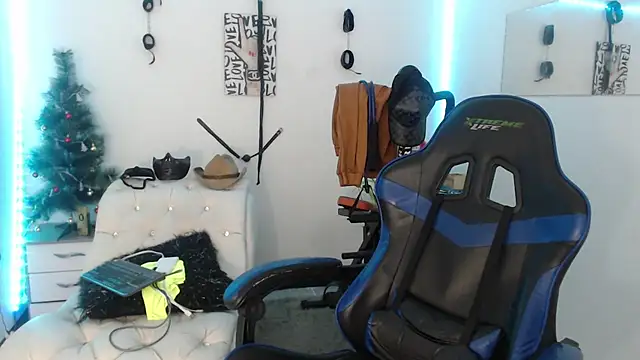 Snapshot of Leonard_Price chatting on 02-06-25, 12:59 Leonard Price online show from 02-06-25, 12:59