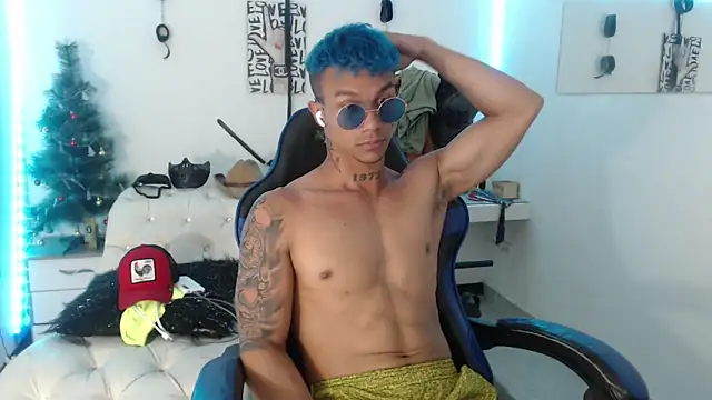 Snapshot of Leonard_Price chatting on 02-06-25, 04:03 Leonard Price online show from 02-06-25, 04:03