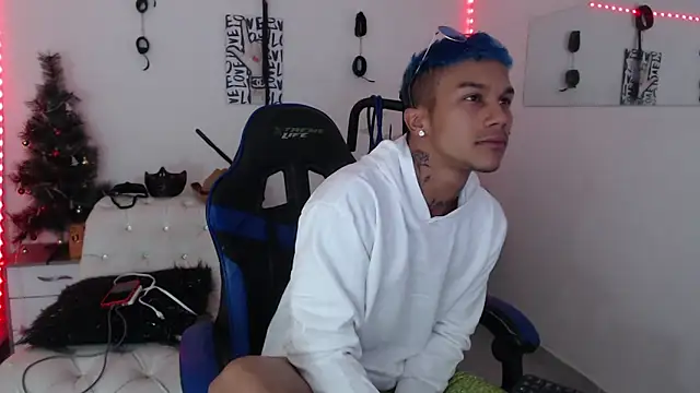 Snapshot of Leonard_Price chatting on 02-08-25, 03:08 Leonard Price online show from 02-08-25, 03:08