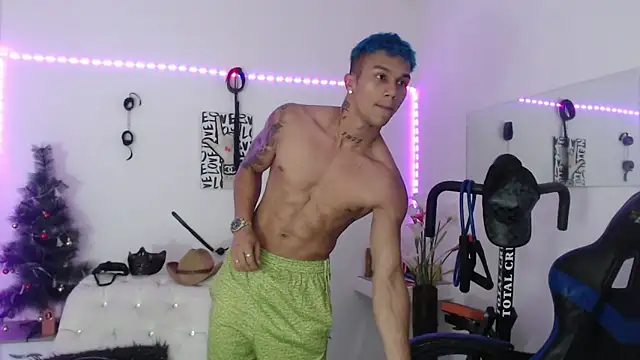 Snapshot of Leonard_Price chatting on 02-08-25, 06:55 Leonard Price online show from 02-08-25, 06:55