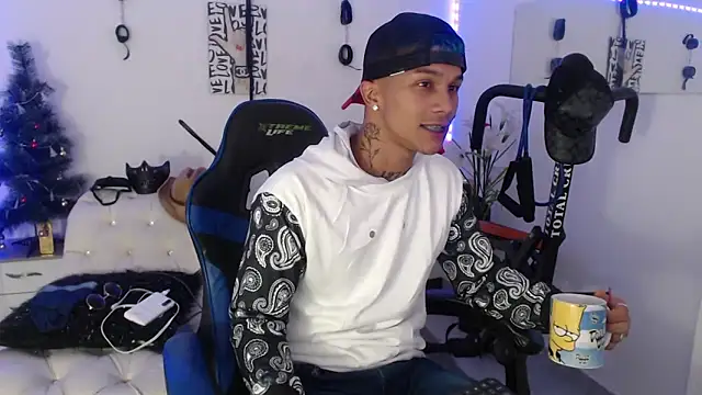 Snapshot of Leonard_Price chatting on 02-11-25, 02:46 Leonard Price online show from 02-11-25, 02:46