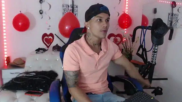 Snapshot of Leonard_Price chatting on 02-12-25, 02:32 Leonard Price online show from 02-12-25, 02:32