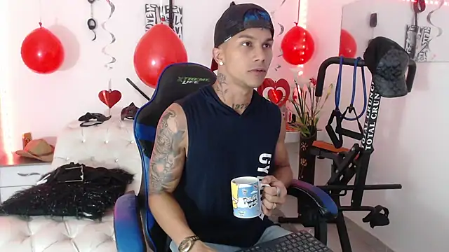 Snapshot of Leonard_Price chatting on 02-13-25, 02:12 Leonard Price online show from 02-13-25, 02:12