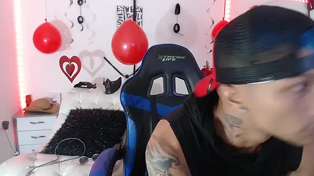 Snapshot of Leonard_Price chatting on 02-15-25, 02:37 Leonard Price online show from 02-15-25, 02:37