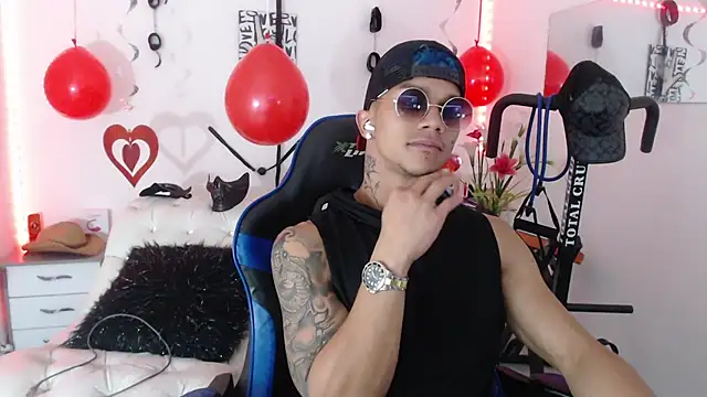 Snapshot of Leonard_Price chatting on 02-15-25, 05:41 Leonard Price online show from 02-15-25, 05:41